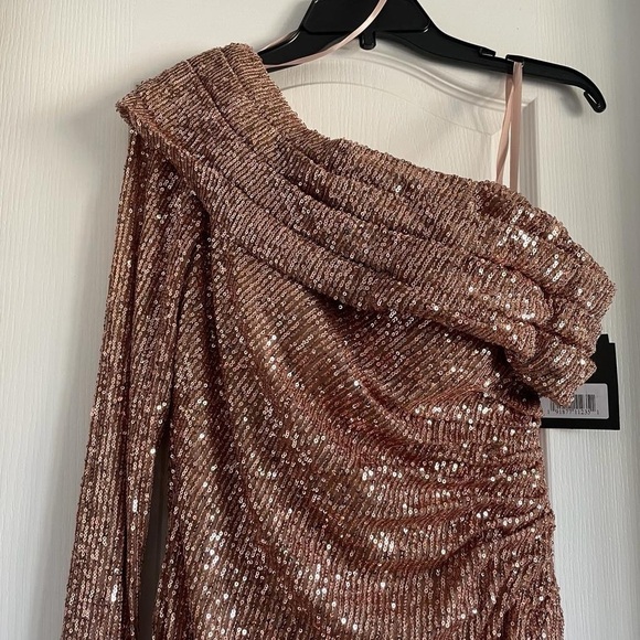 Nwt Ieena for Mac Duggal Sequined Drop Shoulder Faux Wrap Gown in Copper - Picture 7 of 15